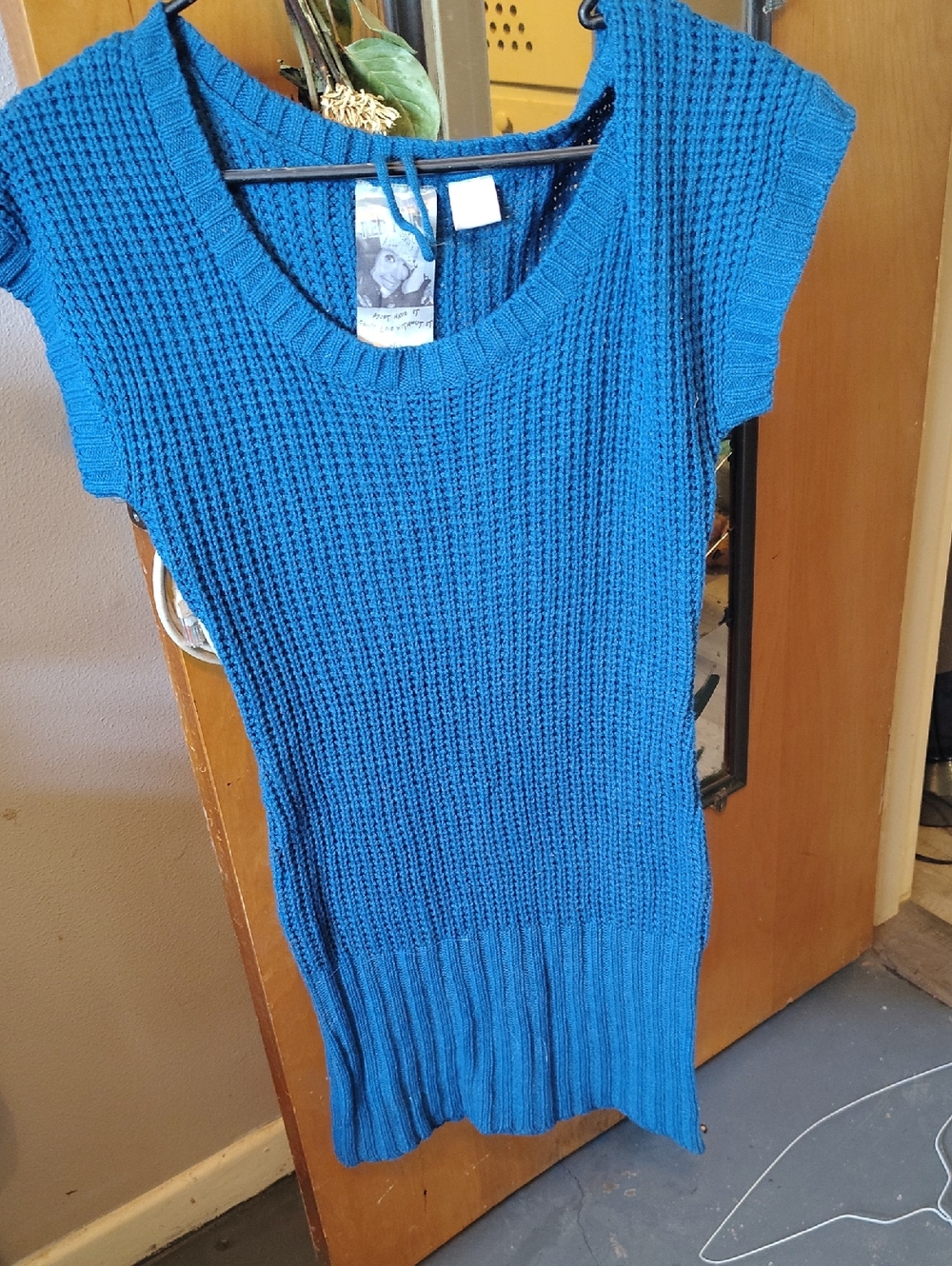Women’s Blue Scoop-Neck Short Sleeve Knit Sweater